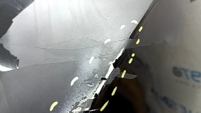 Бампер задний голый Toyota Prius 30 10-15 черный, трещины, примят, сломаны крепления, отсутствует фрагмент
