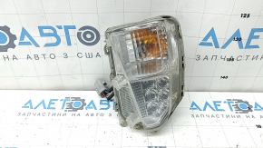 Поворотник левый Toyota Prius 30 13-15 рест, потерт, скол