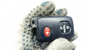 Ключ Toyota Prius 30 12-15 smart key 3 кнопки, царапины, полез хром, надломан