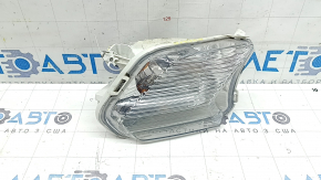Поворотник правый Ford Escape MK3 17-19 рест, белый с птф, сломано крепление