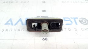 Подсветка номера двери багажника правая Toyota Rav4 16-18