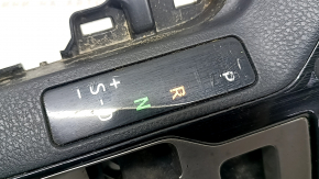 Накладка центральной консоли с подстаканниками Toyota Rav4 16-18 черная, Limited, царапины