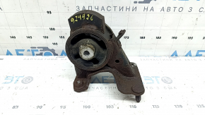 Suportul motorului din spate al unui Toyota Rav4 hibrid 2016-2018 este ruginit și are microfisuri.