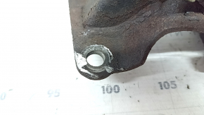 Подушка двигателя задняя Toyota Rav4 16-18 hybrid, ржавая, микротрещины, отрезана шпилька