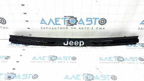 Накладка двери багажника центральная Jeep Grand Cherokee WL 22-23 PHEV с эмблемой