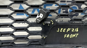 Центральная решетка переднего бампера Jeep Grand Cherokee WL 22-24 под радар, сломано крепление