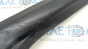 Накладка порога задняя левая Toyota Rav4 13-18 черная, царапины, надломаны крепления