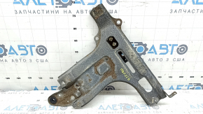 Suportul inferior al invertorului pentru un Toyota Rav4 hibrid 2016-2018 este ruginit.