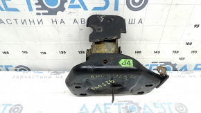 Подушка двигателя левая Toyota Rav4 16-18 hybrid, с кронштейном, ржавая, микротрещины