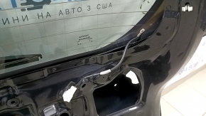 Дверь багажника голая со стеклом Toyota Rav4 16-18 под электро и камеру, черный 209, с трапецией дворника и поводком, царапины на стекле, тычка