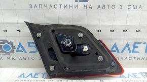 Фонарь внутренний крышка багажника правый Honda Accord 16-17 hybrid, рест, треснуто стекло