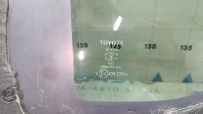 Форточка глухое стекло задняя правая Toyota Rav4 13-18 с хром молдингом