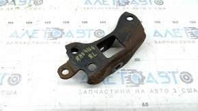 Suportul brațului oscilant spate stânga pentru un Toyota Rav4 13-18 este ruginit.