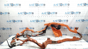 Cablu de înaltă tensiune prin întreaga caroserie a unui Toyota Rav4 16-18 hibrid AWD