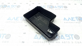Capacul cutiei de siguranțe sub capotă Toyota Rav4 16-18 hibrid