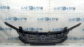 Решетка радиатора grill Honda Accord 16-17 hybrid, в сборе, с хромом, сколы