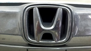 Решетка радиатора grill Honda Accord 16-17 hybrid, в сборе, с хромом, сколы