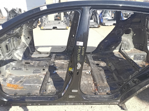 Стойка кузова центральная левая Toyota Rav4 13-18 на кузове, вмятина, тычка