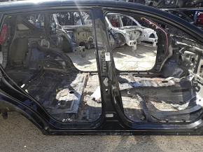 Pilonul central drept al caroseriei Toyota Rav4 13-18 pe caroserie