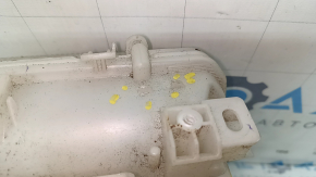 Carcasa încălzitorului este goală, ventilația este defectă, iar suporturile cablurilor sunt rupte.