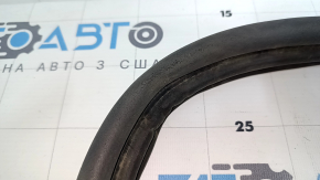 Уплотнитель крышки багажника Ford Fusion mk5 13-20 потерт, надрыв