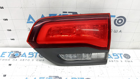 Фонарь внутренний крышка багажника правый Jeep Grand Cherokee WK2 17-21 LED Trailhawk, под полировку
