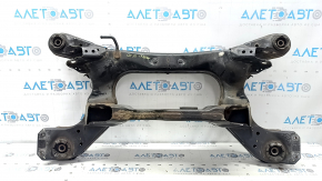 Subcadrul spate al modelului Infiniti QX50 19-25 AWD este ruginit, cu microfisuri în partea din spate și o ureche îndoită.