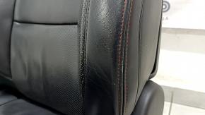 Водительское сидение Jeep Grand Cherokee WK2 17-20 с airbag, электро, кожа черное с красной строчкой, подогрев, перфорация, Trailhawk, примято, потерто
