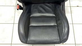 Водительское сидение Jeep Grand Cherokee WK2 17-20 с airbag, электро, кожа черное с красной строчкой, подогрев, перфорация, Trailhawk, примято, потерто