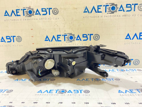 Фара передняя правая в сборе Toyota Camry v70 21-24 галоген + LED, светлая