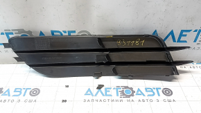 Решетка переднего бампера правая Audi A6 C7 12-15 сломана защелка