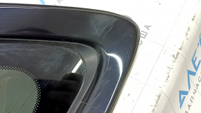 Geam spate stânga Jeep Grand Cherokee WK2 17-19 cu ornament negru, fără antenă, ornament uzat