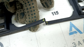 Grila inferioară a barei de protecție față a Jeep Grand Cherokee WK2 17-22 este deschisă, sub radar și cu cârlige, spartă, nisip