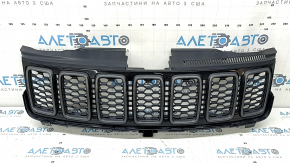 Решетка радиатора grill Jeep Grand Cherokee WK2 17-22 в сборе соты серые, обрамление черный глянец, песок