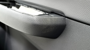 Обшивка двери карточка передняя левая Honda CRV 23-26 черная, подлокотник кожа черная с оранжевой строчкой, молдинг черный глянец, потёрта, тычка