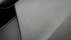 Обшивка двери карточка передняя правая Honda CRV 23-26 черная, подлокотник кожа черная с оранжевой строчкой, молдинг черный глянец, потерта
