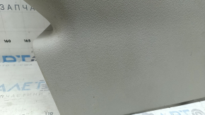 Накладка задней стойки правая Dodge Grand Caravan 11-20 серая, царапины, затерта