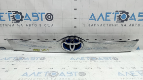 Bandă portbagaj Toyota Camry v50 12-14 USA XLE, cromată, sub cameră, cu emblemă hibridă