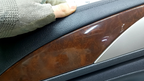 Panou ușă spate stânga negru pentru Lincoln MKZ 17-20 cu inserție din piele neagră, cotieră din piele neagră, inserție din lemn maro lucios, tweeter Revel, iluminat, cu mâner, inserție din lemn crăpat