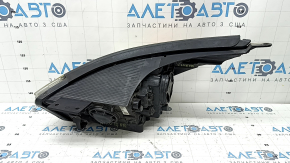 Фара передняя правая Kia Niro 17-19 HEV, PHEV с кронштейном, галоген, LED ДХО, под полировку, паутинка, отклеился уплотнитель, скол