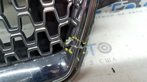 Решетка радиатора grill Lincoln MKZ 17-20 хром, с эмблемой, полез хром, песок, надломана