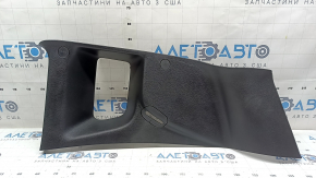 Накладка задней стойки багажника правая Jeep Renegade 18-23 черная, с заглушками, царапины