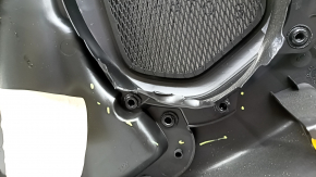 Обшивка двери карточка задняя правая Jeep Renegade 19-23 TRH черная с черной вставкой, подлокотник кожа черный, накладка динамика черная, с заглушкой ручки, деформировано крепление динамика
