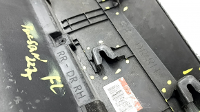Ornamente ușă spate dreapta inferioare pentru Hyundai Tucson 22-26: structură, crăpături, lovituri, elemente de fixare rupte, zgârieturi