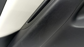 Panou decorativ ușă spate stânga Hyundai Tucson 22-26 negru cu inserție din material textil negru, cotieră neagră, garnitură cromată cu negru lucios, cu mâner, zgârieturi, uzat
