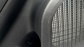 Panou decorativ ușă spate stânga Hyundai Tucson 22-26 negru cu inserție din material textil negru, cotieră neagră, garnitură cromată cu negru lucios, cu mâner, zgârieturi, uzat