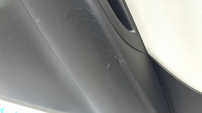 Обшивка двери карточка задняя правая Hyundai Tucson 22-26 черная, с ручкой, с серой вставкой, подлокотник черный пластик, хром молдинг с черным глянцем, царапины, потертости