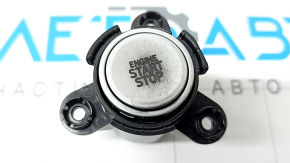 Butonul Start/Stop de la un Hyundai Tucson 2022-26 este uzat.