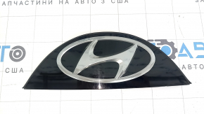 Эмблема значок двери багажника Hyundai Tucson 22-26 потерта