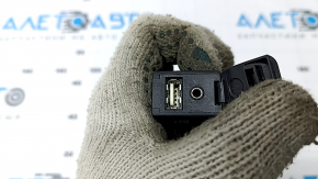 USB Hub, AUX Lexus CT200h 14-17